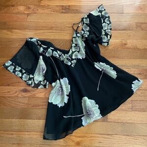 NWOT ♡ 1. State ♡ Floral Flutter Sleeve Top w Single Cold Shoulder